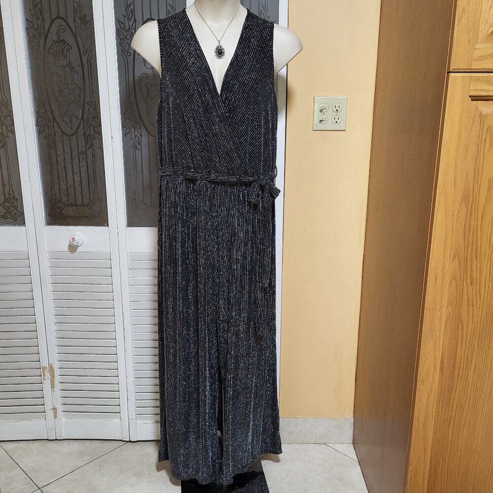 BOLD & CHIC Ladies Beautiful Black & Silver Metallic Sparkly Jumpsuit